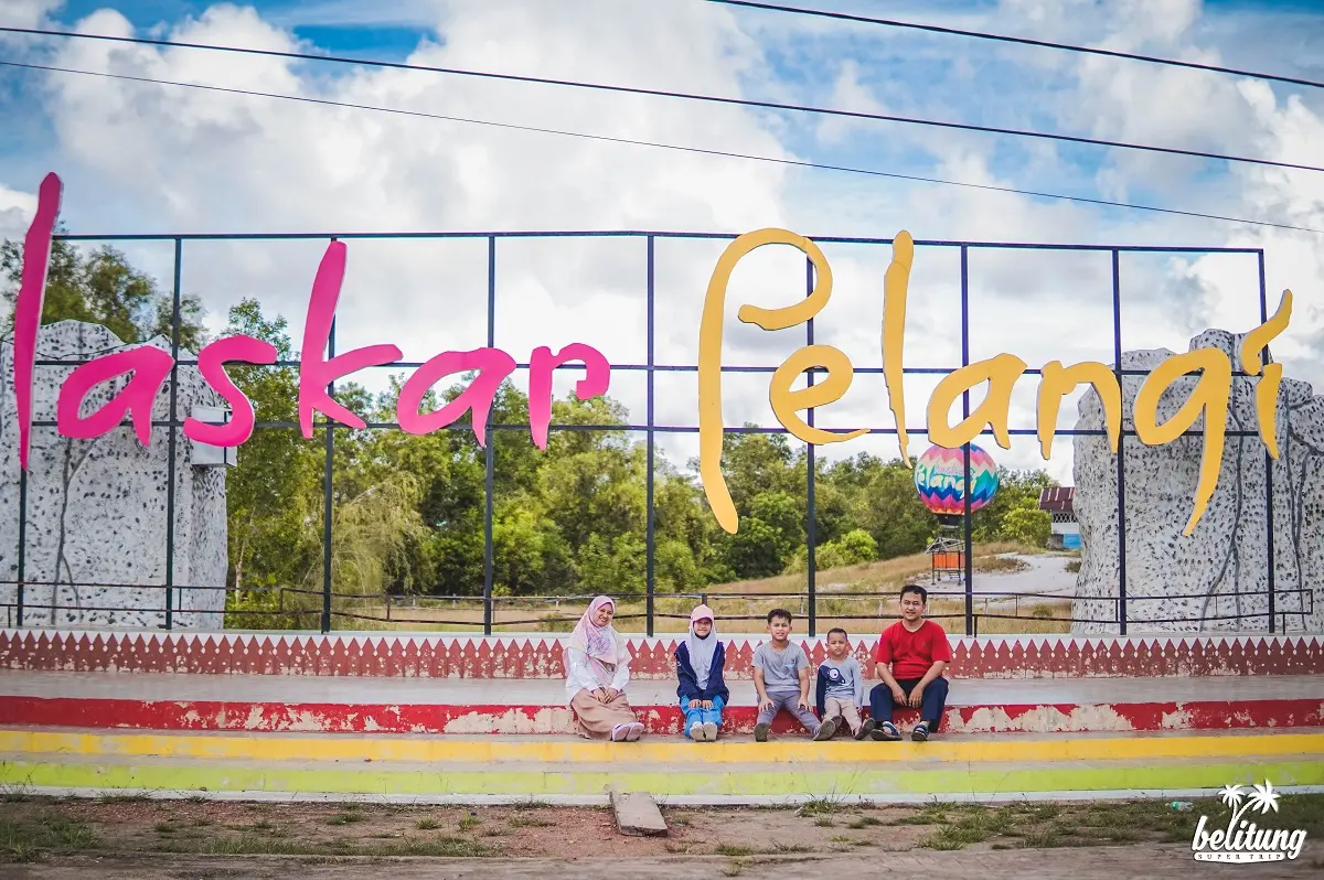Berkunjung ke SD Laskar Pelangi Belitung