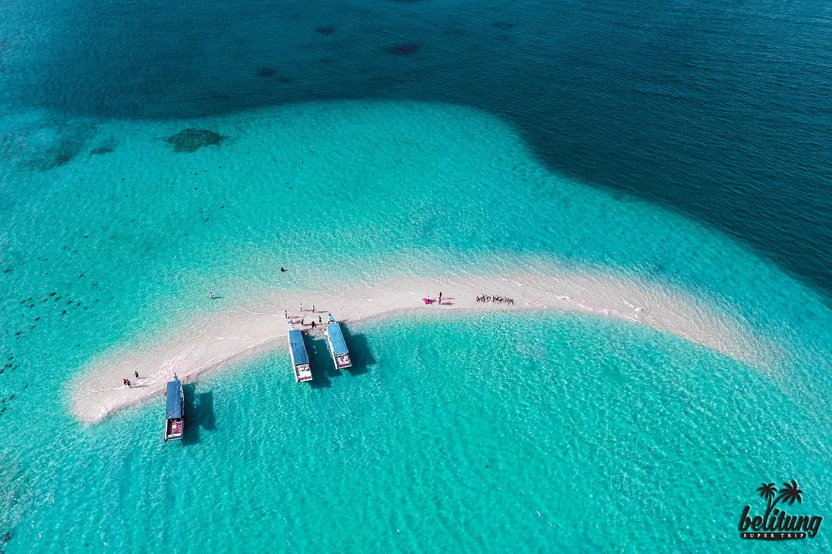 Keindahan Pulau Pasir Belitung