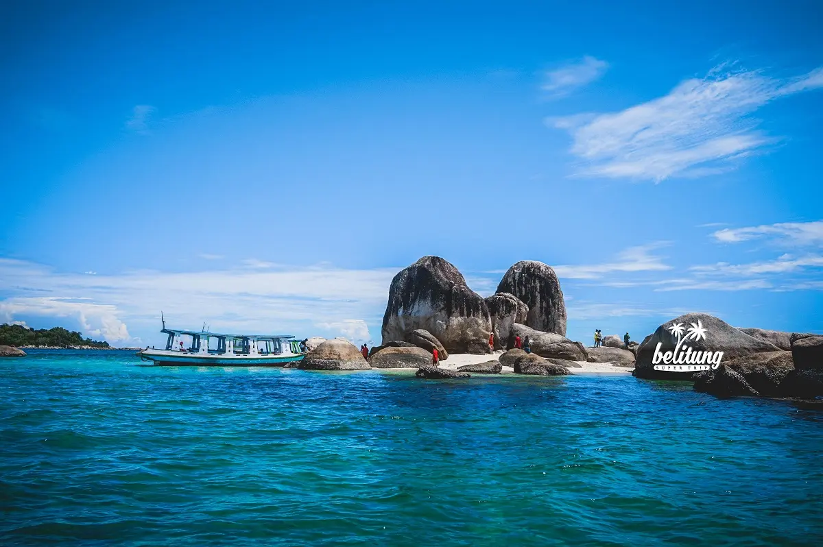 Pulau Batu Berlayar Belitung