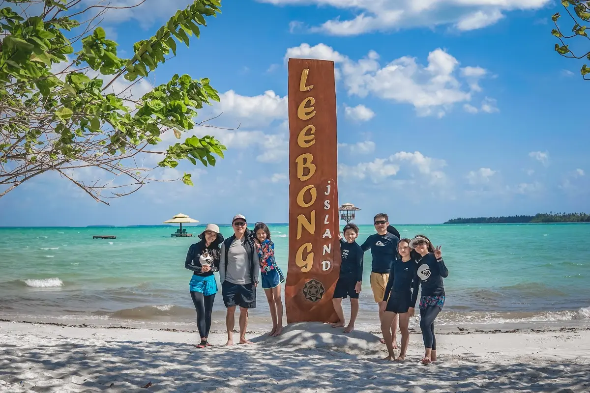 Wisata Leebong Island